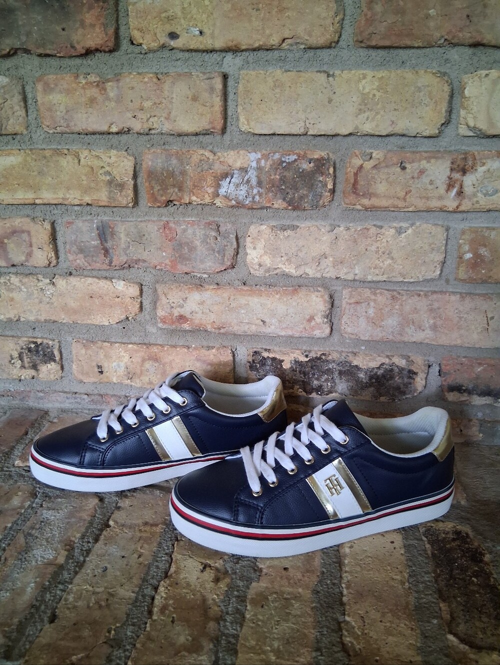 TOMMY HILFIGER FENTII DESIGNER LEATHER SNEAKERS SIZE 8.5